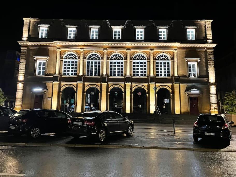 Superbe T2 A 200M De La Place Ducale Charleville-Mézières Exterior foto